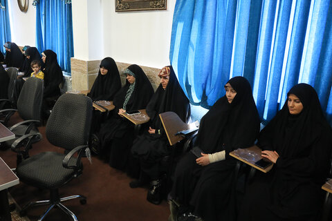 تصاویر / دیدار اعضای جلسه شورای معاونین حوزه علمیه خواهران قزوین با نماینده ولی فقیه در استان قزوین
