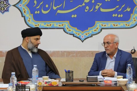 نشست بررسی زمینه های همکاری حوزه علمیه استان یزد و دانشگاه آزاد اسلامی