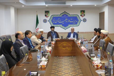 نشست بررسی زمینه های همکاری حوزه علمیه استان یزد و دانشگاه آزاد اسلامی