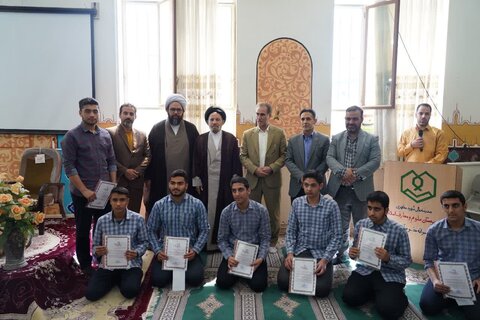 تصاویر حضور نماینده ولی فقیه در لرستان در مدرسه پسرانه معارف اسلامی خرم آباد