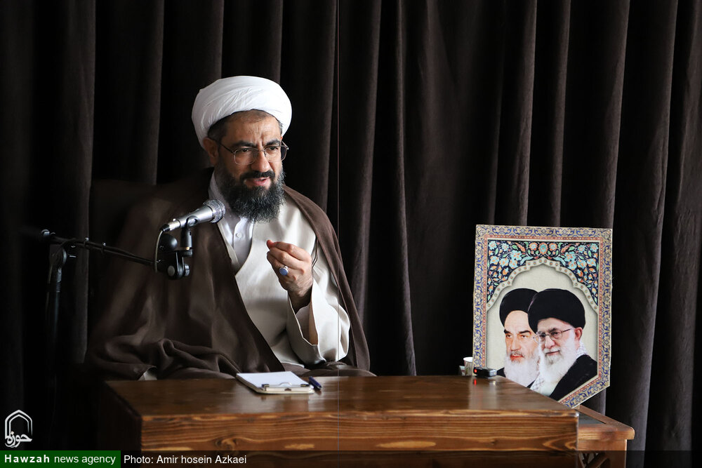 طلاب به عنوان امانت امام زمان(عج) نزد اساتید هستند