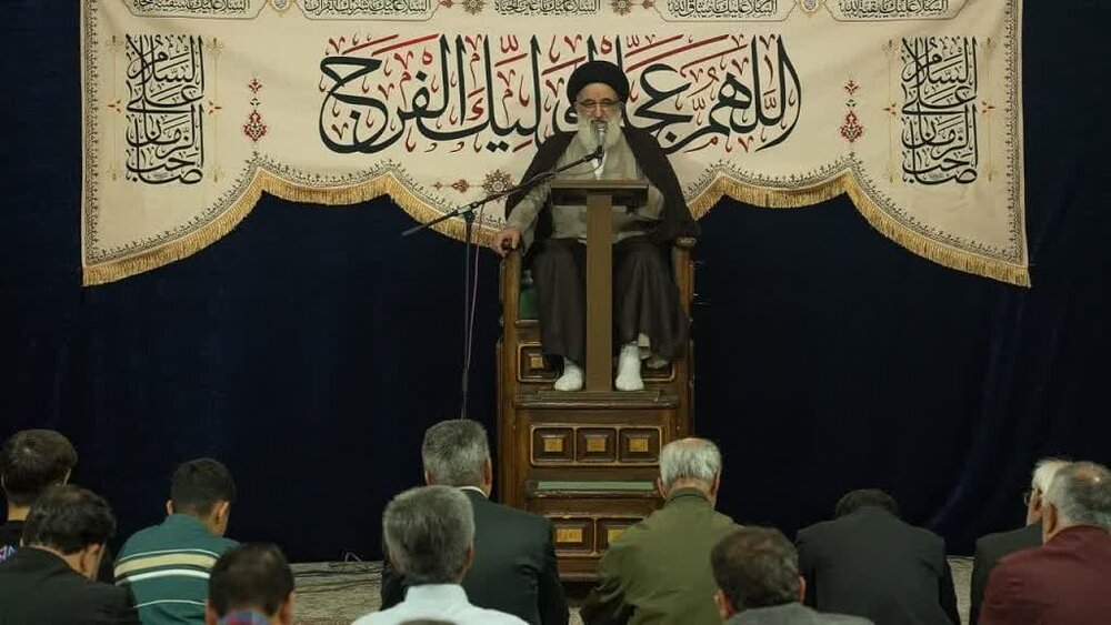 گریه حقیقی کلید رحمت الهی و عامل تحولات معنوی است