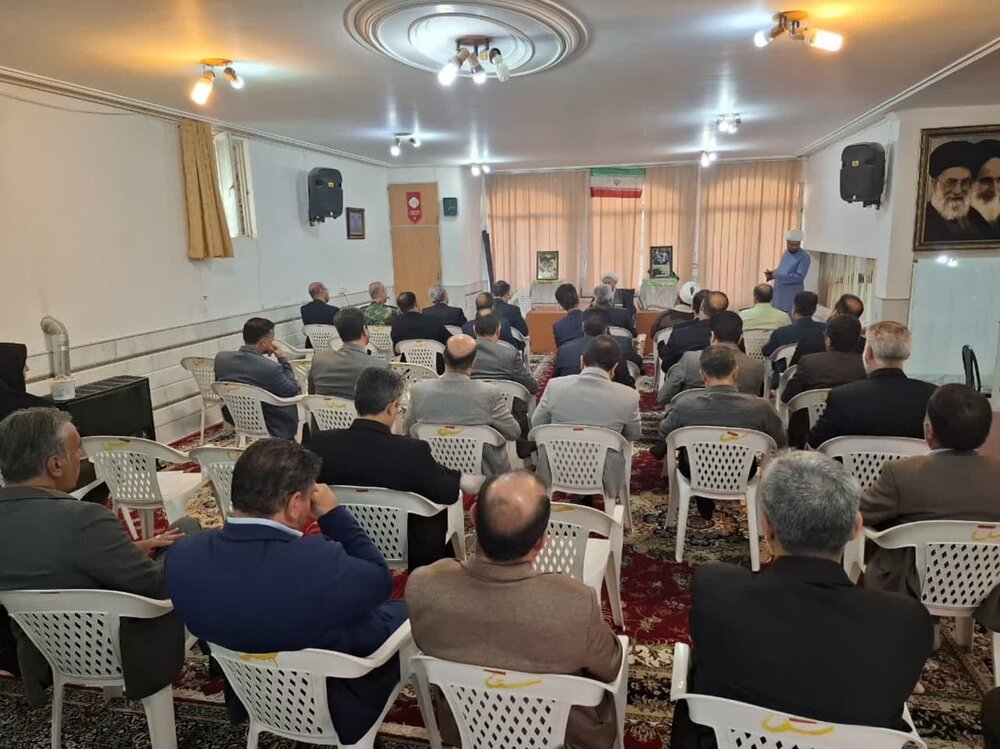 تصاویر/ جلسه هفتگی امام جمعه آران و بیدگل با مسئولان ادارات