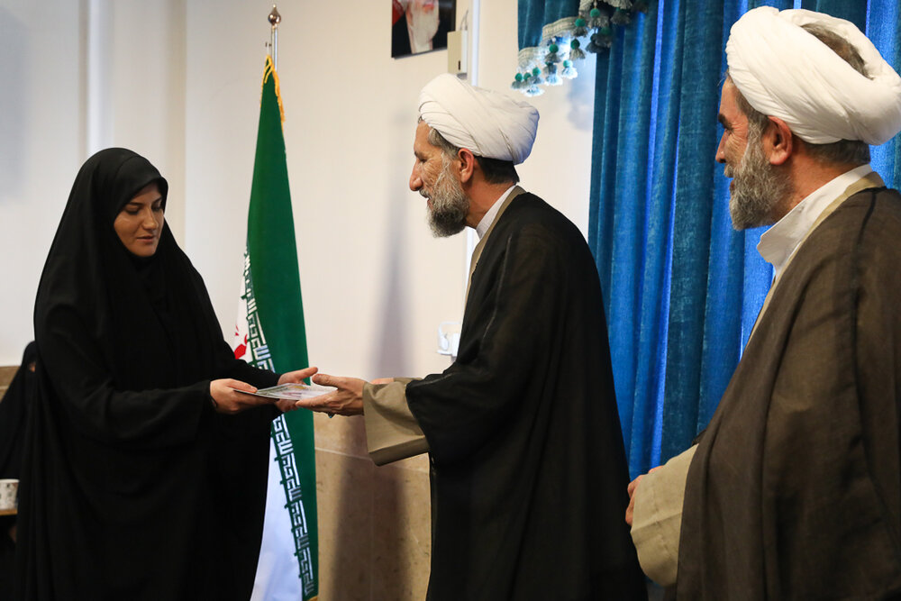 یکی از رسالت های مهم جامعه ما تشویق به فرزندآوری است