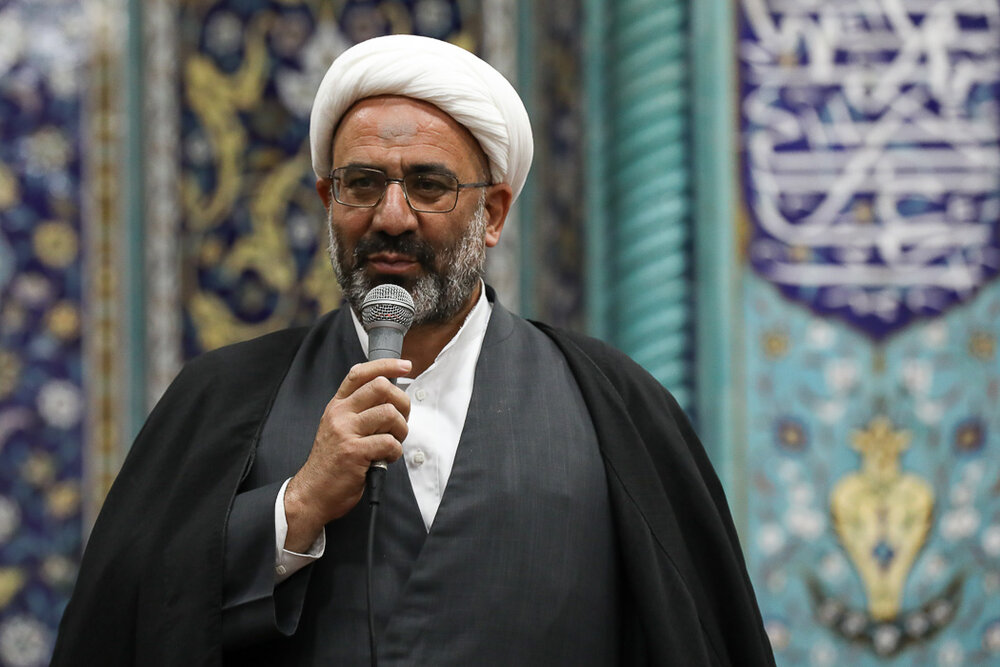 برخی نعمتهای خدا را فراموش میکنند و تنها در سختیها یاد خدا میافتند