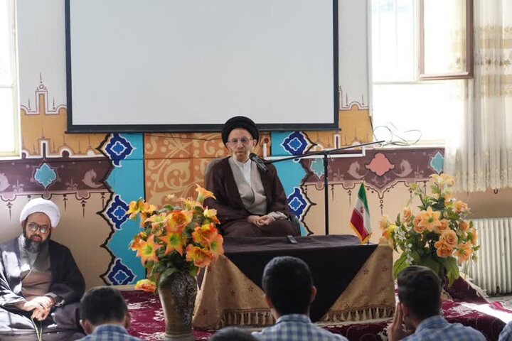 علم همراه با ایمان اقتدارآفرین است
