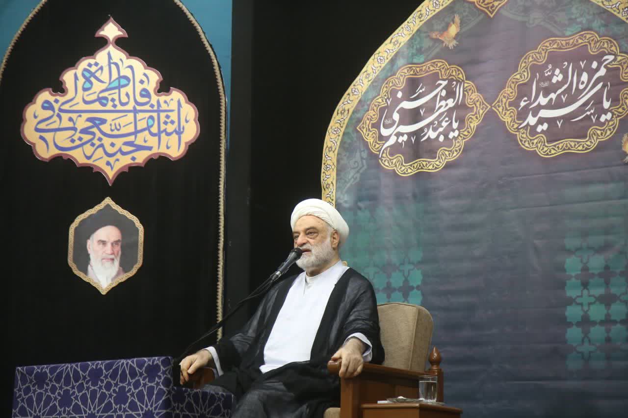 توسل به اهل بیت(ع) ما را از ریزش‌های آخرالزمان محافظت می‌کند