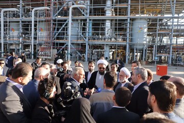 فیلم / تشکر کارگران پتروشیمی همدان از رئیس دستگاه قضا
