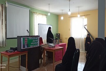 برگزاری جلسات آموزشی حج و احکام بانوان در استان لرستان توسط معینه کرمانشاهی+عکس