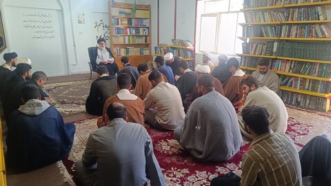 برگزاری جلسه‌ی اخلاق در مدرسه علمیه امیرالمؤمنین