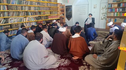 برگزاری جلسه‌ی اخلاق در مدرسه علمیه امیرالمؤمنین