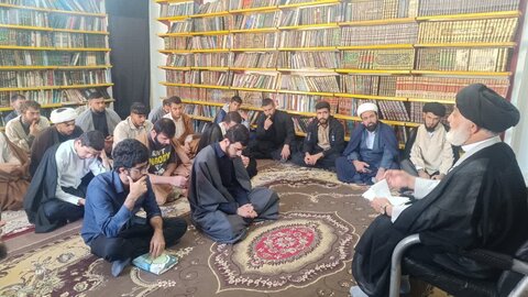 برگزاری جلسه‌ی اخلاق در مدرسه علمیه امیرالمؤمنین