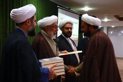 تصاویر/  تجلیل از برگزیدگان مرحله مدرسه ای جشنواره علامه حلی در مدرسه علمیه امام خمینی(ره) ارومیه