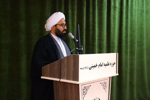 تصاویر/  تجلیل از برگزیدگان مرحله مدرسه ای جشنواره علامه حلی در مدرسه علمیه امام خمینی(ره) ارومیه