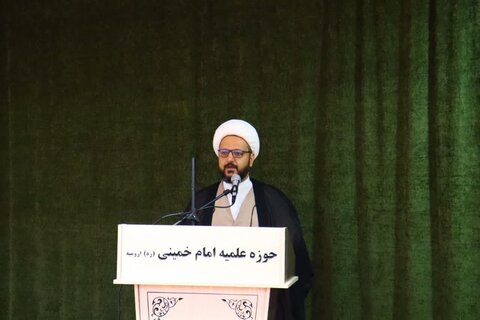 تصاویر/  تجلیل از برگزیدگان مرحله مدرسه ای جشنواره علامه حلی در مدرسه علمیه امام خمینی(ره) ارومیه