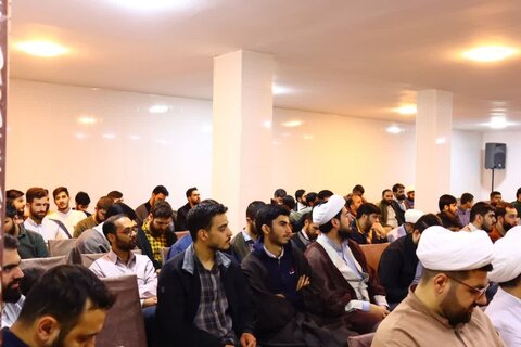 تصاویر/  تجلیل از برگزیدگان مرحله مدرسه ای جشنواره علامه حلی در مدرسه علمیه امام خمینی(ره) ارومیه