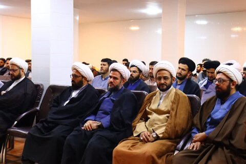 تصاویر/  تجلیل از برگزیدگان مرحله مدرسه ای جشنواره علامه حلی در مدرسه علمیه امام خمینی(ره) ارومیه