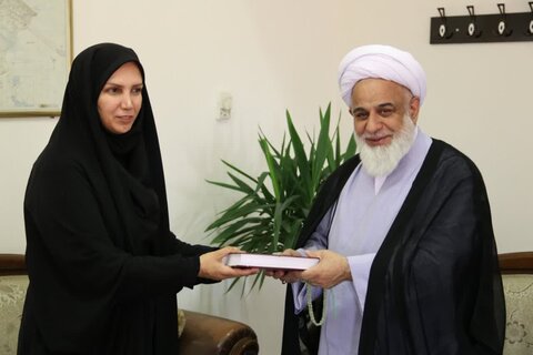تصاویر / حضور امام جمعه شهرستان آبیک در مجتمع ادارات