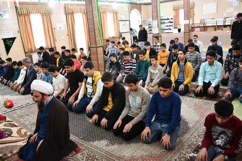 تصاویر/ حضور امام جمعه خوی در جمع دانش آموزان