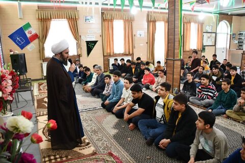 تصاویر/ حضور امام جمعه خوی در جمع دانش آموزان