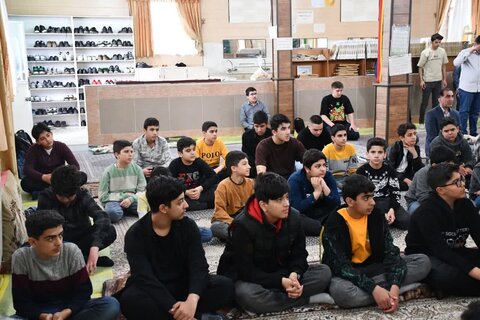 تصاویر/ حضور امام جمعه خوی در جمع دانش آموزان