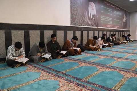 تصاویر/ تلاوت قرآن کریم در مدرسه علمیه امام خامنه ای ارومیه