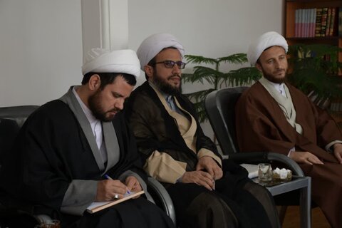 تصاویر/ دیدار مدیر حوزه علمیه آذربایجان‌غربی با اساتید و طلاب مدرسه علمیه تکاب