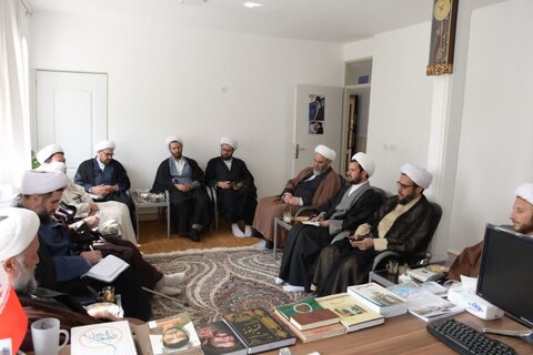 تصاویر/ دیدار مدیر حوزه علمیه آذربایجان‌غربی با اساتید و طلاب مدرسه علمیه تکاب
