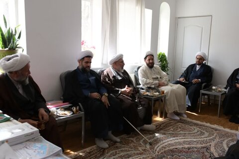 تصاویر/ دیدار مدیر حوزه علمیه آذربایجان‌غربی با اساتید و طلاب مدرسه علمیه تکاب