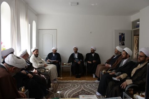 تصاویر/ دیدار مدیر حوزه علمیه آذربایجان‌غربی با اساتید و طلاب مدرسه علمیه تکاب