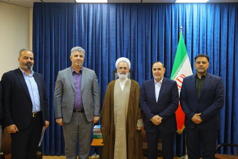 تصاویر / دیدار نایب رئیس هیئت مدیره مخابرات ایران با آیت الله اعرافی