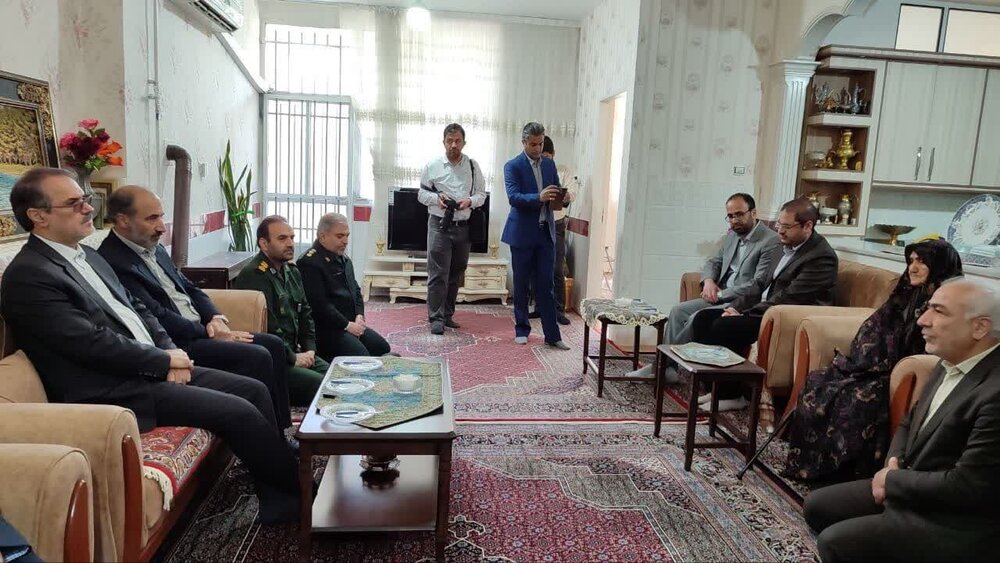 تجلیل رئیس سازمان بازرسی کل کشور از مادر شهیدان عابدینی‌نیا