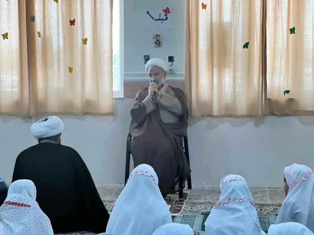 عبادت، فلسفه خلقت انسان و مسیر رسیدن به کمال است