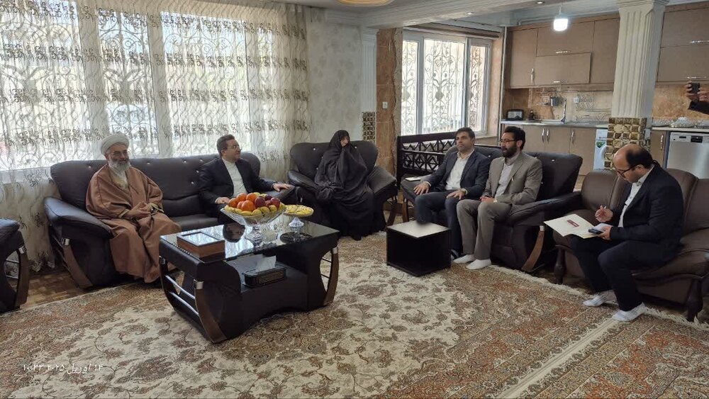 دیدار رئیس سازمان ثبت اسناد و املاک کشور با خانواده شهیدان قیطاسی