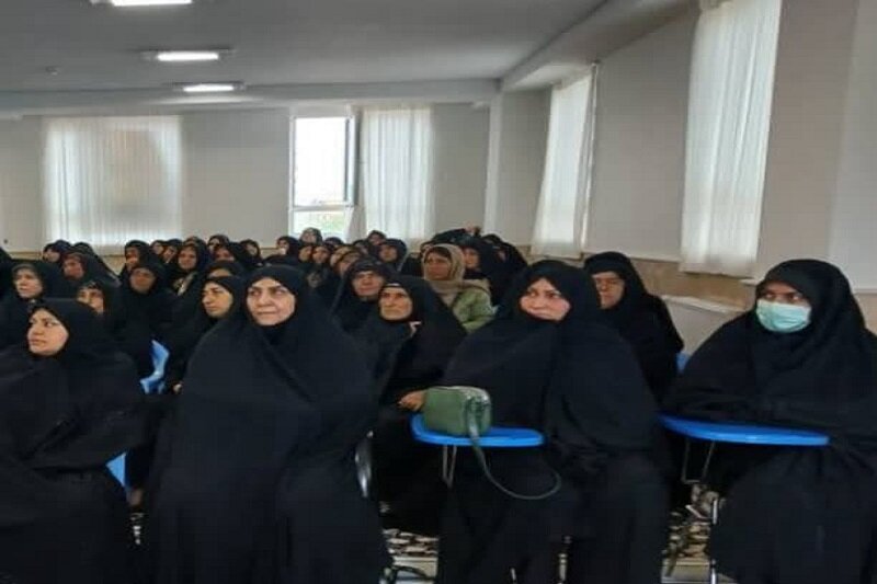 برگزاری جلسات آموزشی حج و احکام بانوان در استان لرستان توسط معینه کرمانشاهی+تصاویر