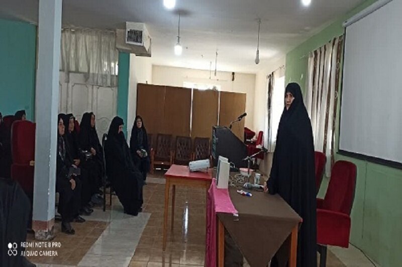 برگزاری جلسات آموزشی حج و احکام بانوان در استان لرستان توسط معینه کرمانشاهی+تصاویر