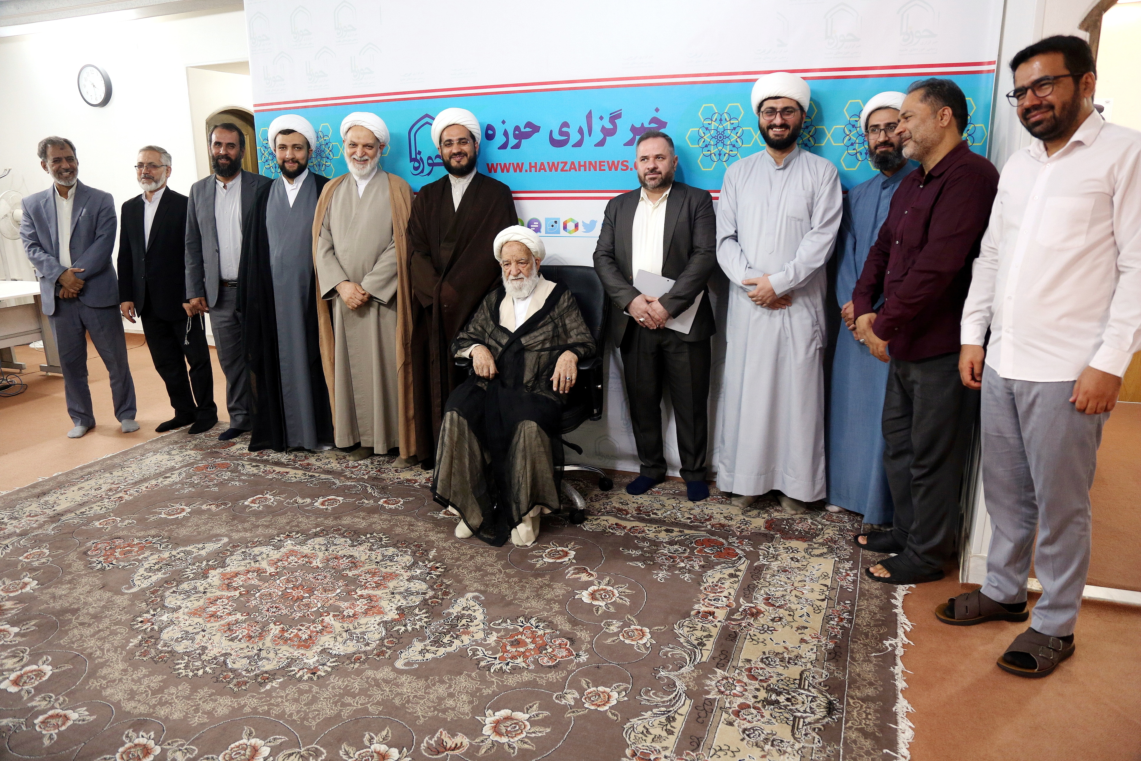 تصاویر/ بازدید آیت الله مسعودی خمینی از مرکز رسانه و فضای مجازی حوزه های علمیه