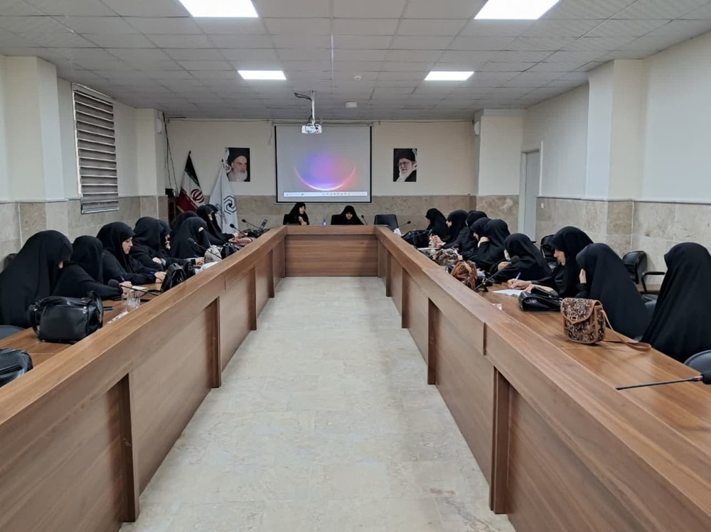 پیروی از علم و دوری از جهل سرخط مسیر طلبگی است