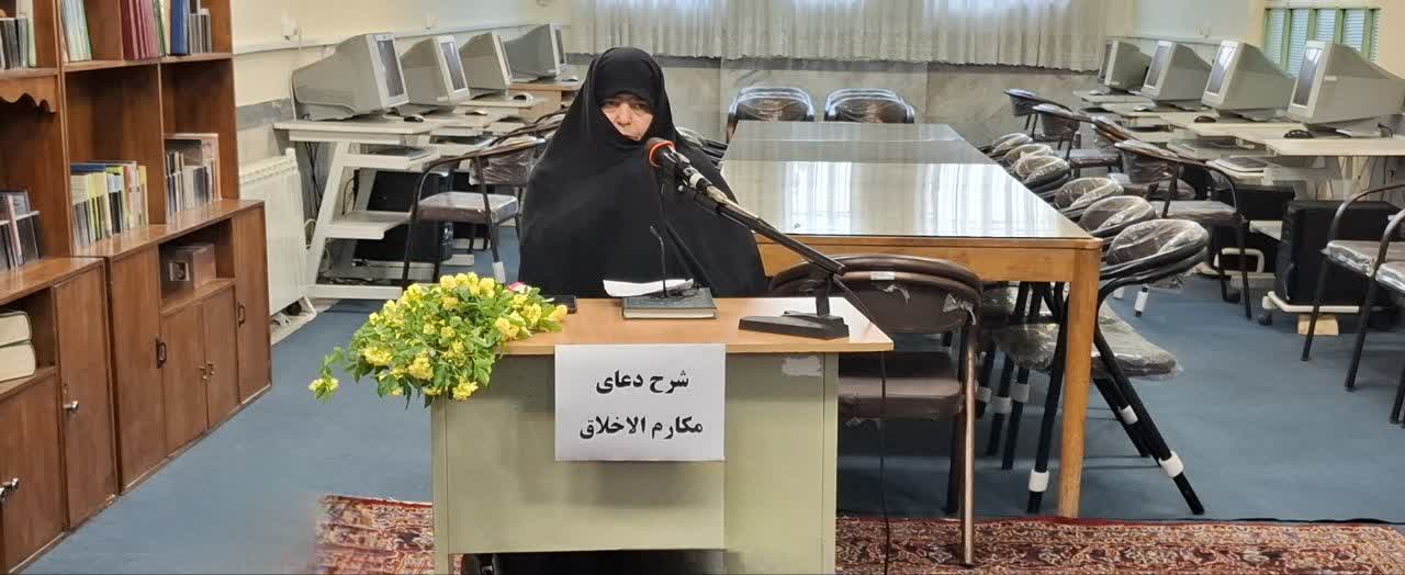 طلاب توجه ویژه‌ای به فراز اول دعای مکارم‌الاخلاق داشته باشند