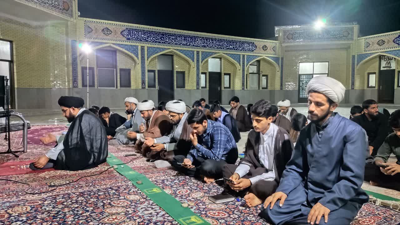 برگزاری مراسم استغاثه به نیت پیروزی جبهه مقاومت در مدرسه علمیه حضرت امیرالمؤمنین(ع) سندرک+عکس