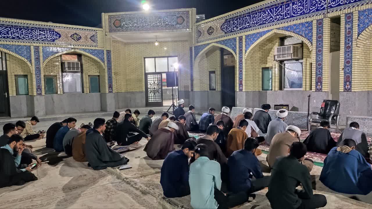 برگزاری مراسم استغاثه به نیت پیروزی جبهه مقاومت در مدرسه علمیه حضرت امیرالمؤمنین(ع) سندرک+عکس