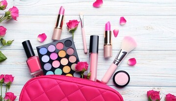 با آرایش دختران نوجوان چه کنیم؟