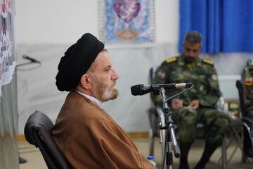 تصاویر/ دیدار با فرماندهان قرارگاه عملیاتی لشکر ۸۴ پیاده لرستان با نماینده ولی فقیه در استان