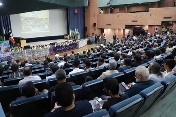امام رضا(ع) همچون خورشیدی تابان بر زندگی همه می‌تابد