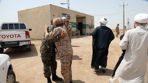 حضور حجت الاسلام دشتی مسئول نمایندگی ولی فقیه در سپاه امام علی ابن ابیطالب (ع) در یادمان های دفاع مقدس و بازدید از رزمندگان لشکر ۱۷ در پایگاه های مرزی جنوب غرب کشور