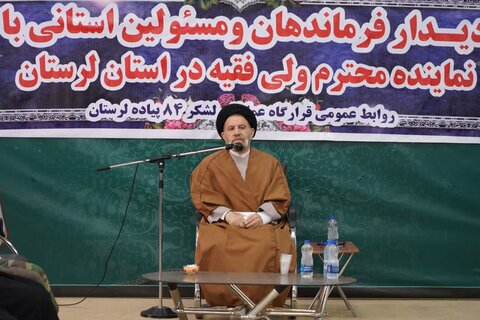 تصاویر دیدار با فرماندهان قرارگاه عملیاتی لشکر ۸۴ پیاده لرستان با نماینده ولی فقیه در استان