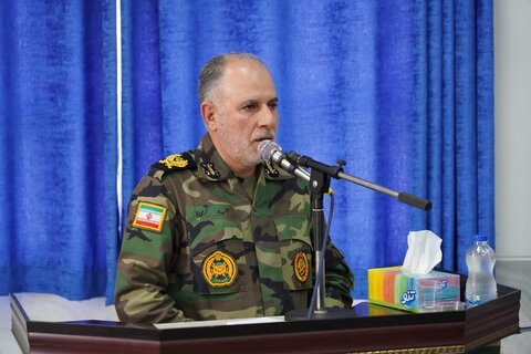 تصاویر دیدار با فرماندهان قرارگاه عملیاتی لشکر ۸۴ پیاده لرستان با نماینده ولی فقیه در استان