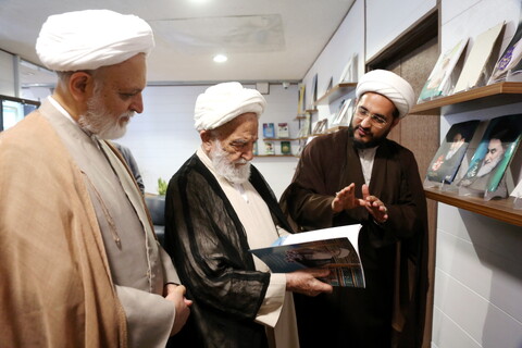 تصاویر/ بازدید آیت الله مسعودی خمینی از مرکز رسانه و فضای مجازی حوزه های علمیه