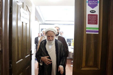تصاویر/ بازدید آیت الله مسعودی خمینی از مرکز رسانه و فضای مجازی حوزه های علمیه