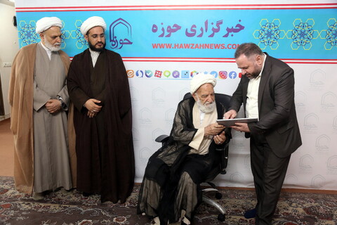 تصاویر/ بازدید آیت الله مسعودی خمینی از مرکز رسانه و فضای مجازی حوزه های علمیه
